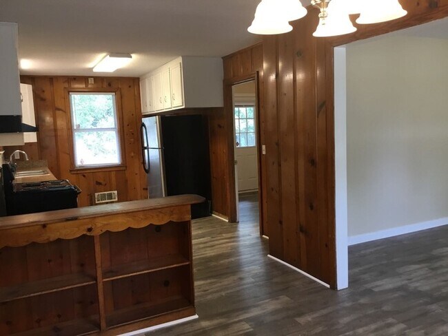 Building Photo - 2150 Arrowhead Dr