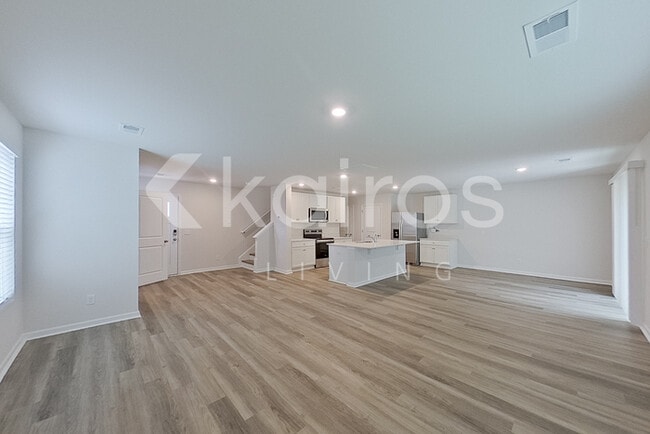 Foto del edificio - 127 Inez Ave