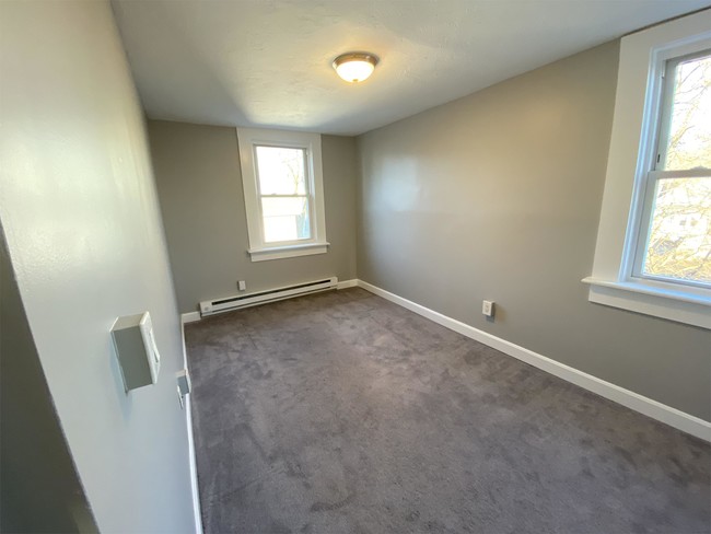 Building Photo - 206 Connors St
