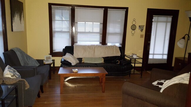 Sala de estar - 1221 Packard St