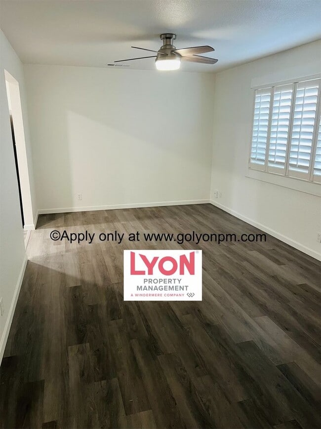 Foto del edificio - Modern & Stylish 2 Bedroom Duplex with Private Yard in Galt!