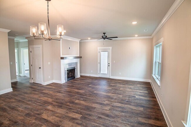 Foto del edificio - Beautiful 3 Bed, 2.5 Bath, 2 Car Garage - Community Pool & Walking Trail!