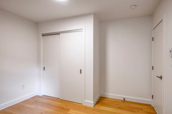 Building Photo - 10 Rosemount