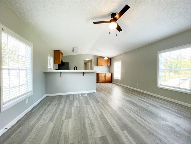 Foto del edificio - 566 Panther Dr