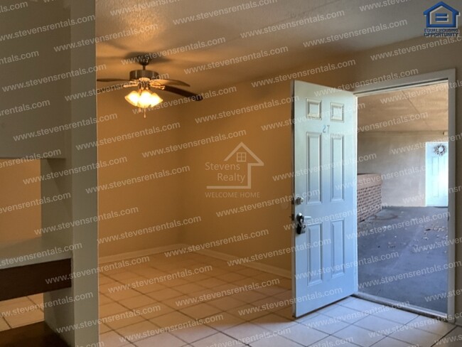 Building Photo - Rent with a Smile