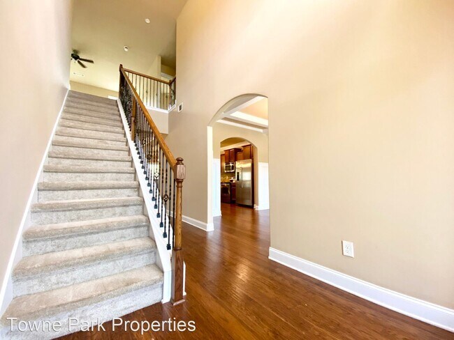 Building Photo - 4 br, 3 bath House - 3806 Berkshire Way