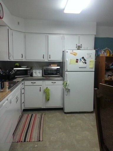 Building Photo - 4 Bedroom Home Avail August 2025!  Monthly...