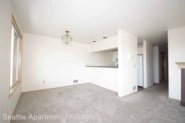 Building Photo - 4208 Beach Dr SW