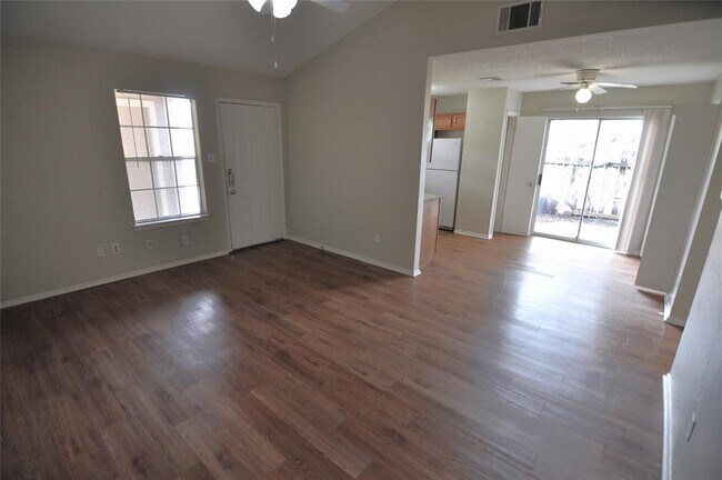 Foto del edificio - 402 Burlwood Ct