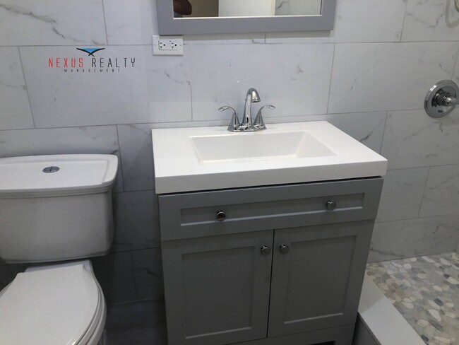 Foto del edificio - 225-01 59th Ave