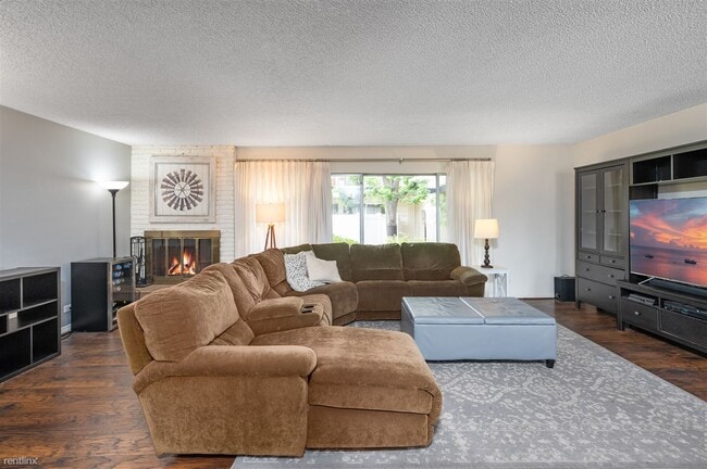 Building Photo - 3 br, 2 bath Condo - 3205 Merrill Drive 17