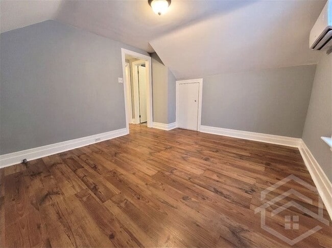 Building Photo - Quiet 1-Bedroom in Tillsonburg!!