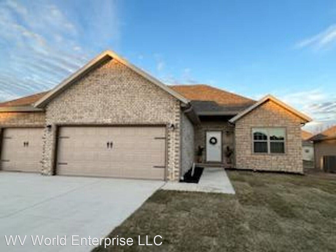 4 br, 2 bath House 510 N. Stella Ct House Rental in Willard, MO
