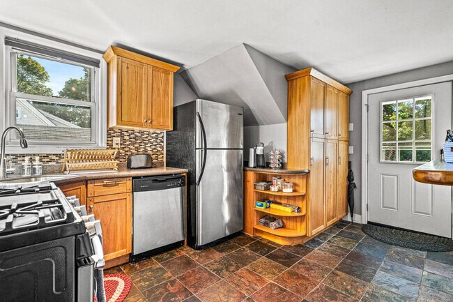 Building Photo - 146 Vassall St