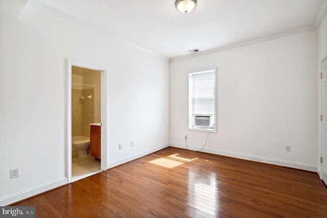 Foto del edificio - 1337 Girard St NW