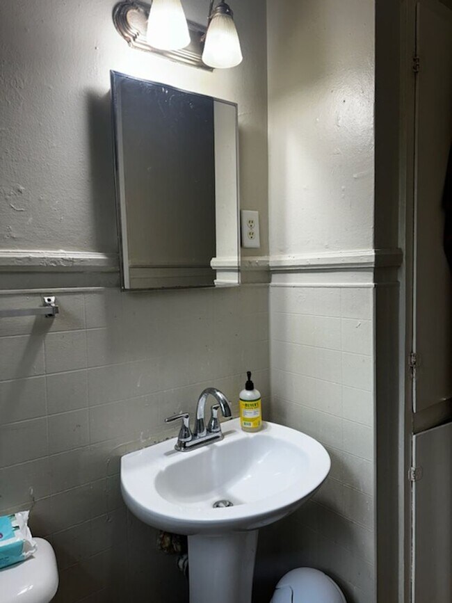 Foto del edificio - 2 BEDROOM 1 BATH NEAR WKU