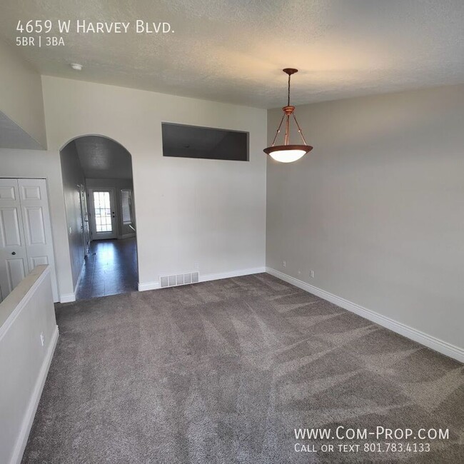 Building Photo - 4659 W Harvey Blvd