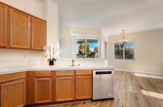 Building Photo - 3 Bedrooms Plus a Den - South Reno Stunner...