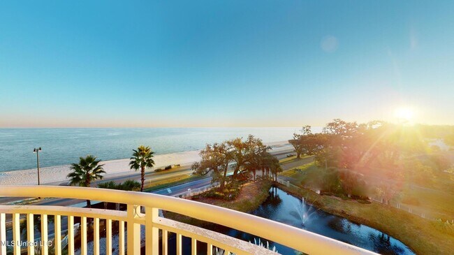 Building Photo - 2228 Beach Dr