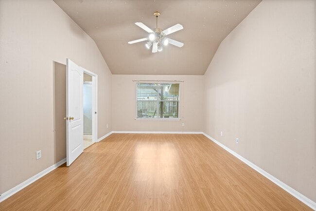 Building Photo - 10315 Kennewick Dr
