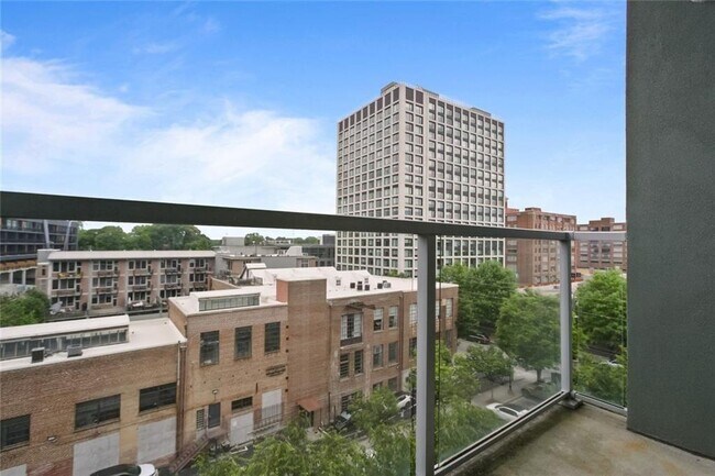 Foto del edificio - 620 Glen Iris Dr NE