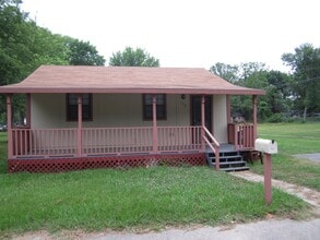 Building Photo - 144 Pike Ave