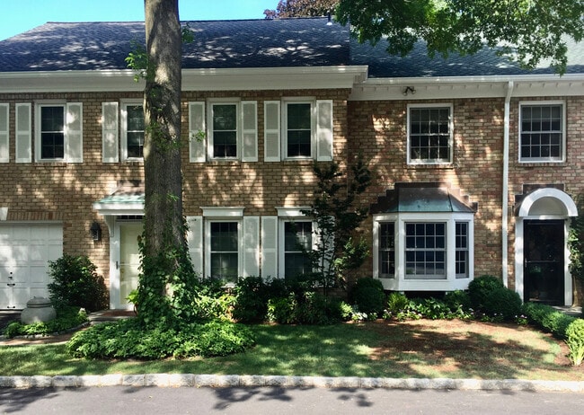 Front Lawn - 9 Georgetown N