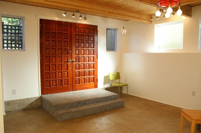 Building Photo - Minimal Living at Its Finest! Sleek 2 Bed,...