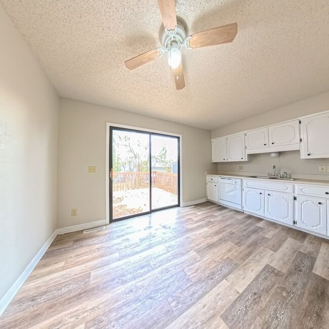 Building Photo - 611 Hickory Hill Ln