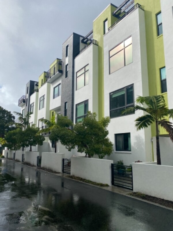 Foto principal - 947 Arlington Ave N