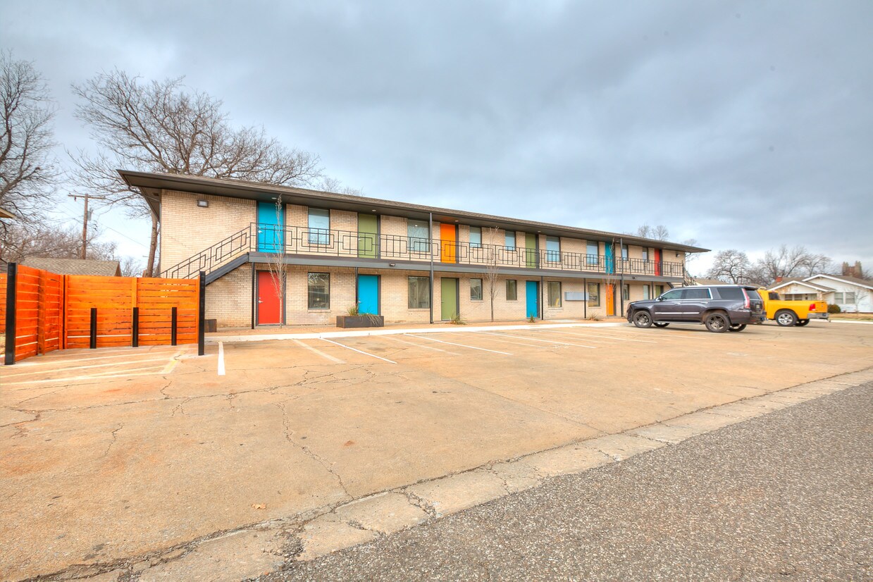 Primary Photo - 2017 N Blackwelder Ave