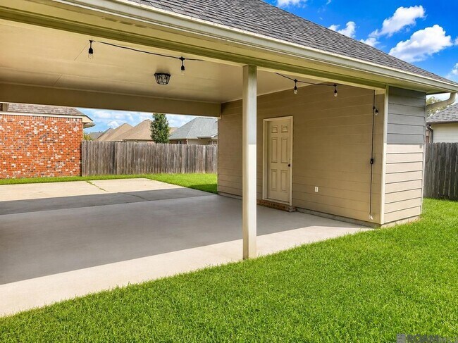 Building Photo - 40313 Coldwater Landing