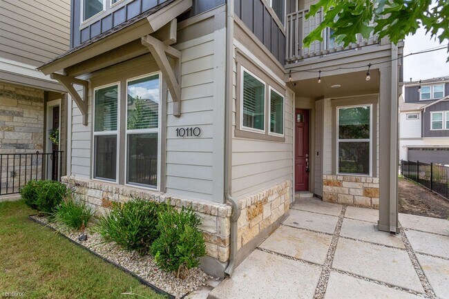 Building Photo - 3 br, 3.5 bath Condo - 10110 Erwin Trail