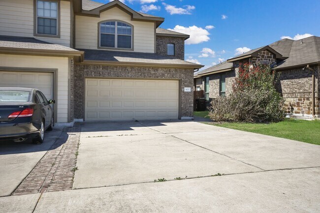 Foto del edificio - 3 BEDROOM DUPLEX LOCATED IN HUTTO, TEXAS!