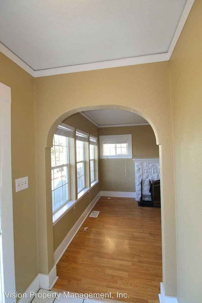 Building Photo - 2660 Wakefield Ave