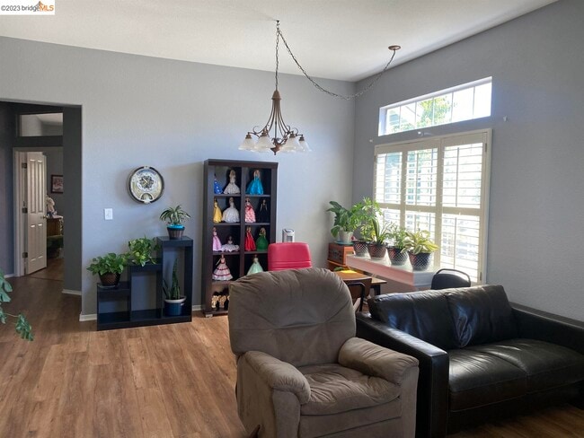 Building Photo - 651 Wildrose Way