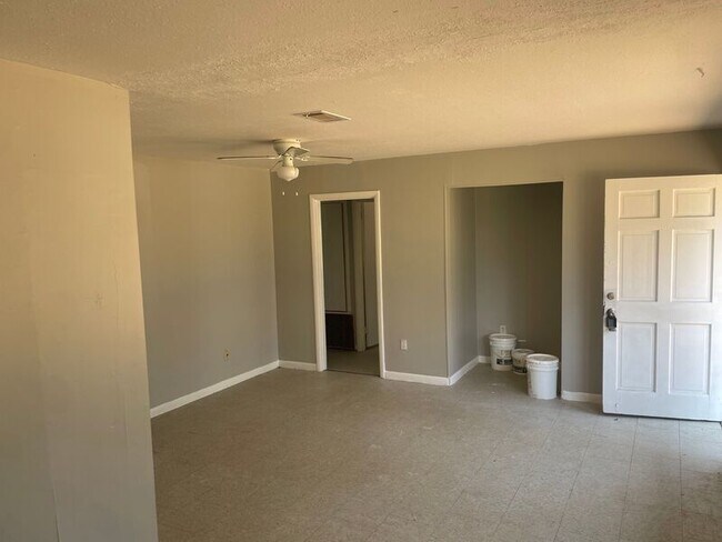 Building Photo - 2849 Engleside Dr