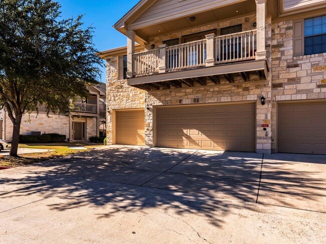 Building Photo - 9201 Brodie Ln
