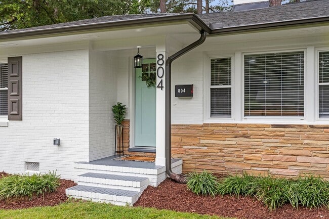 Building Photo - RENOVATED Three Bedroom Home!