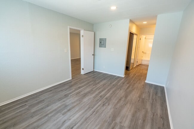 Interior Photo - 2039 North Las Palmas Ave