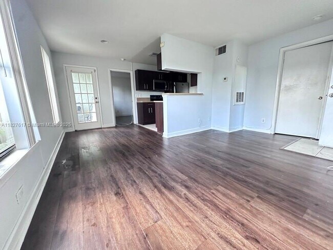 Foto del edificio - 3930 NW 87th Ave