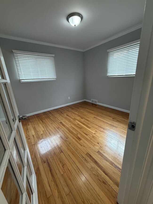 Foto del edificio - 3746 Jarvis Ave