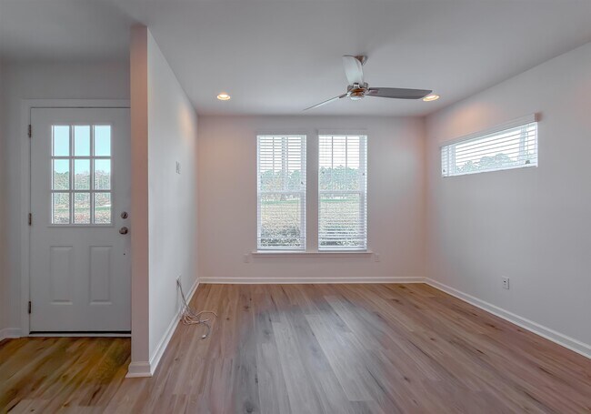 Foto del edificio - 2848 Blue Blossom Trail