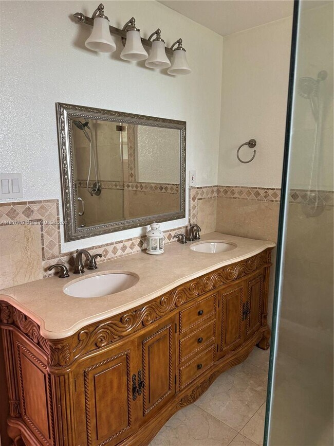 Building Photo - 1570 W 55th Pl