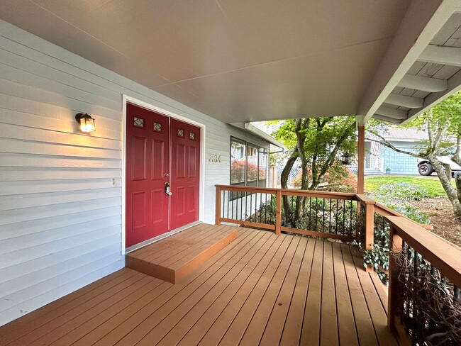 Foto del edificio - Large 4 Bed, 2.5 Bath House! Landscaping Included!