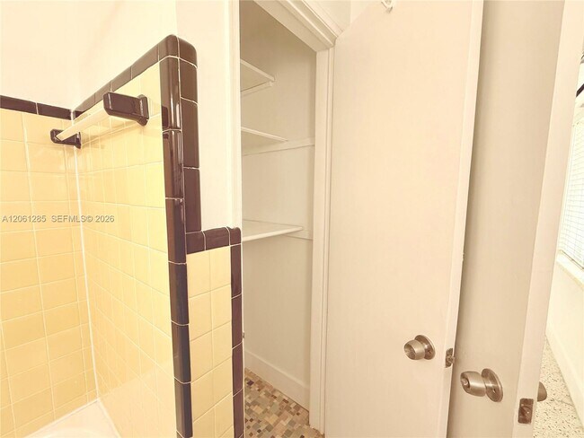 Foto del edificio - 7400 Harding Ave
