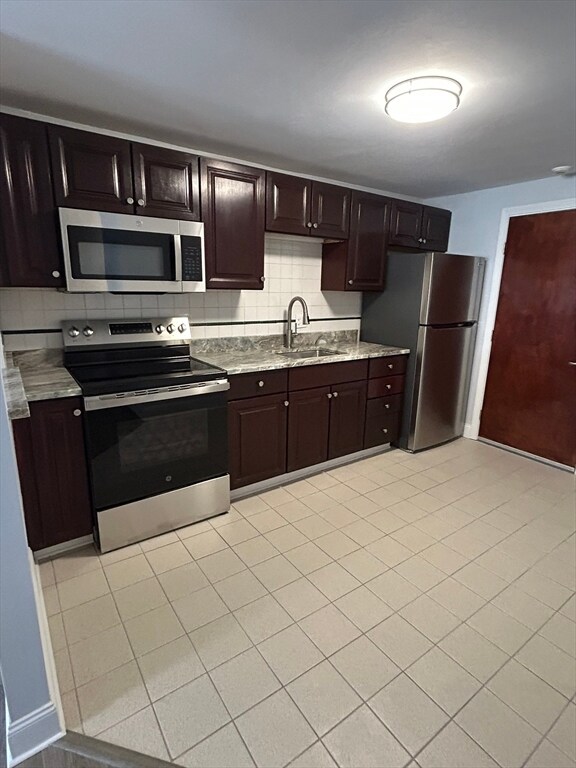 Foto principal - 232 Low St