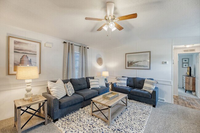 Building Photo - Beautifully Renovated Home Minutes to Foll...