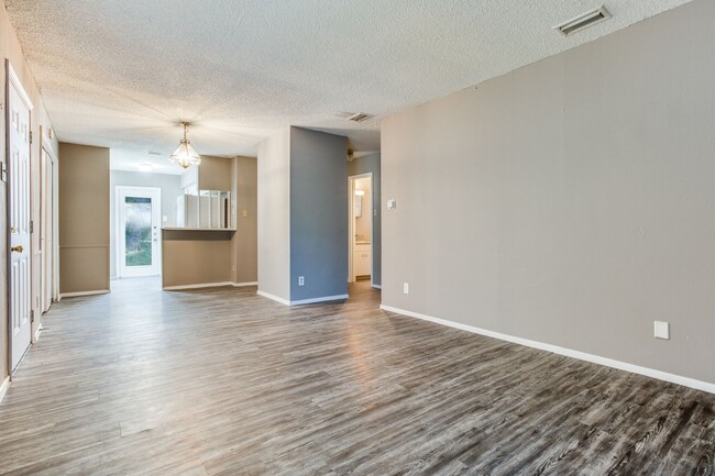 Foto del edificio - 607 Thrush Ave
