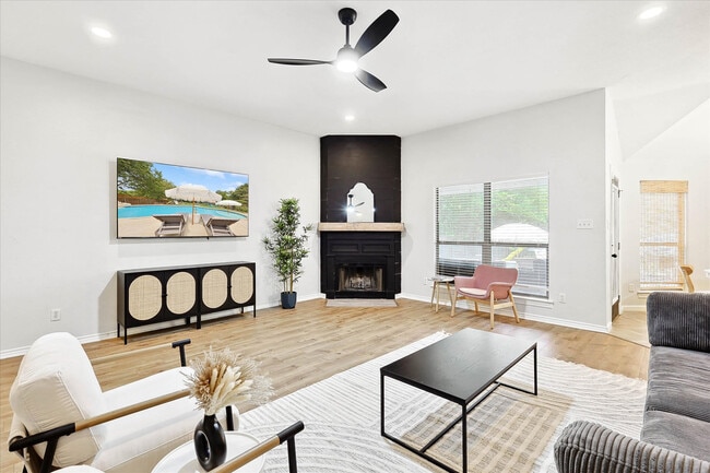 Foto del edificio - 111 Creekview Dr W